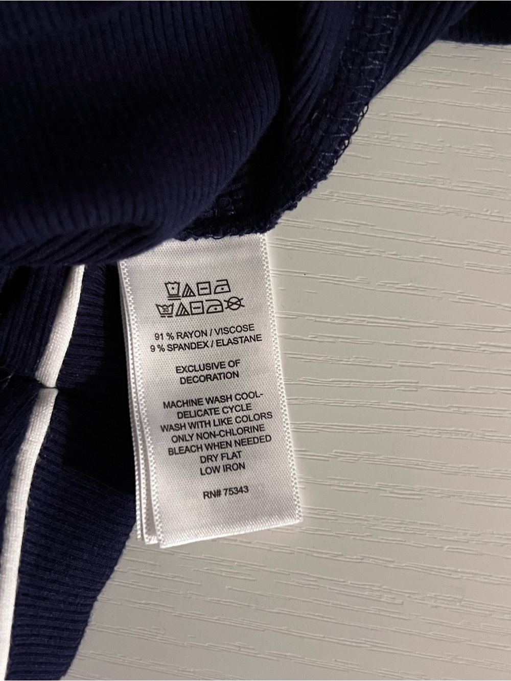 Tahari Navy Ribbed Sleeveless Knit Top with White Contrast Trim – Size Medium - Picture 6 of 6